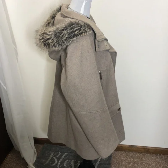 Anna faux fur trimmed tan wool pea coat size XL​ - Picture 3 of 11